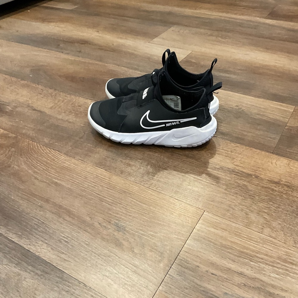 Nike Flex Runner Slip On Shoes Youth 5 black/white